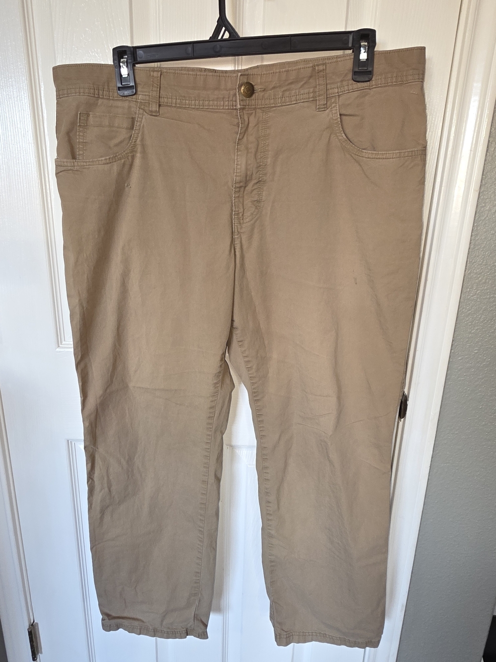 Columbia Men's Khaki Tan Chino Pants